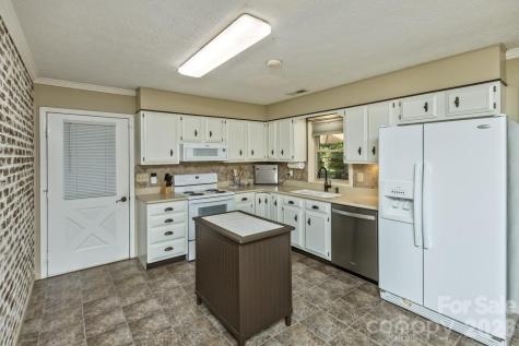 29 S Greenwood Forest Drive Etowah NC 28729