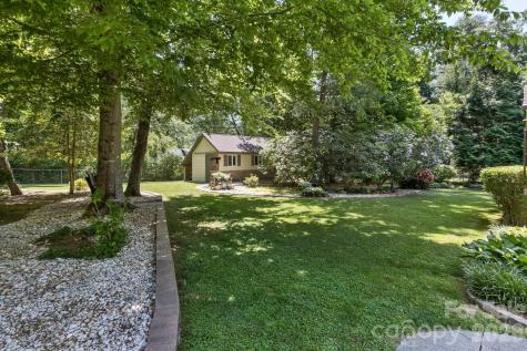 29 S Greenwood Forest Drive Etowah NC 28729