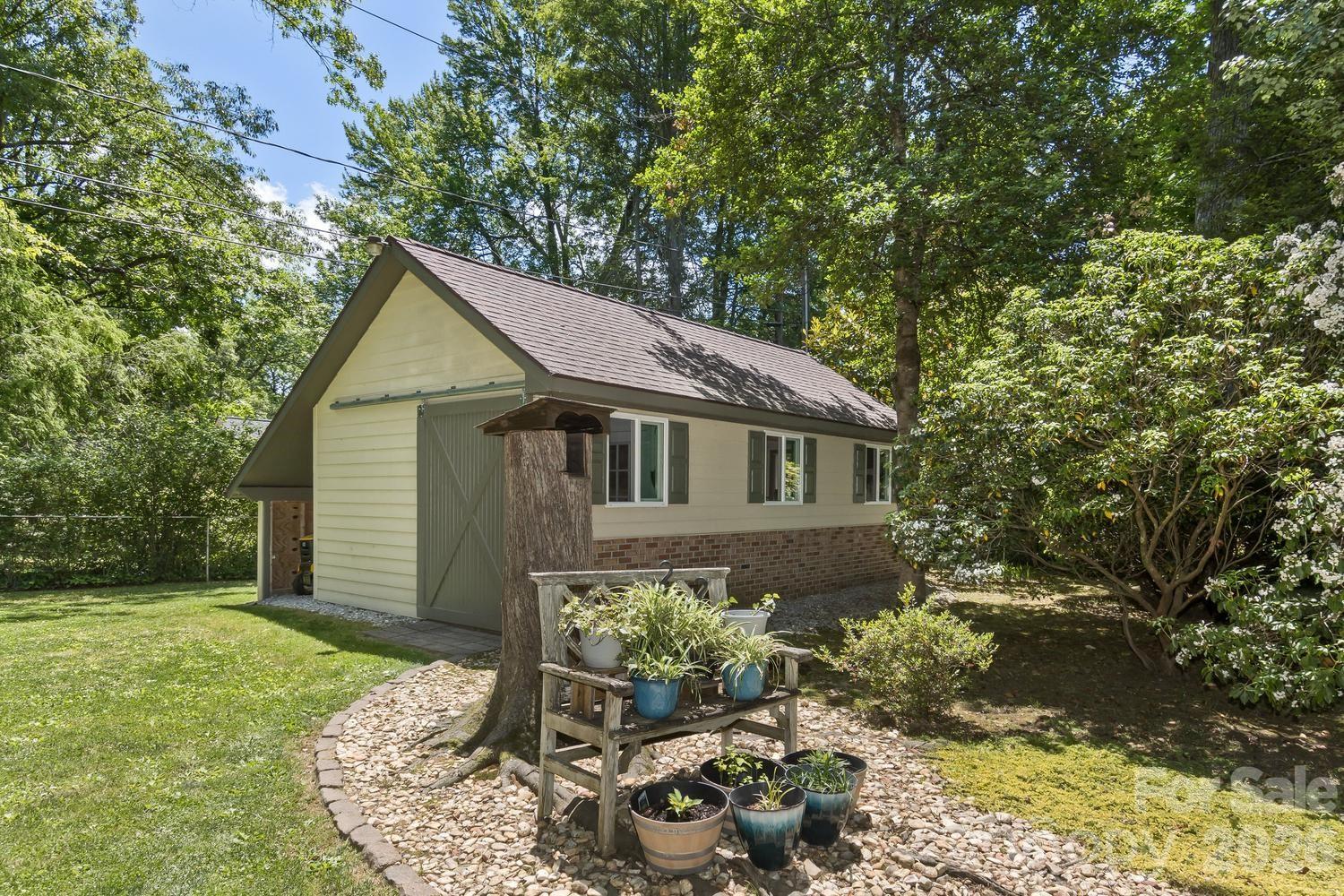 29 S Greenwood Forest Drive Etowah NC 28729