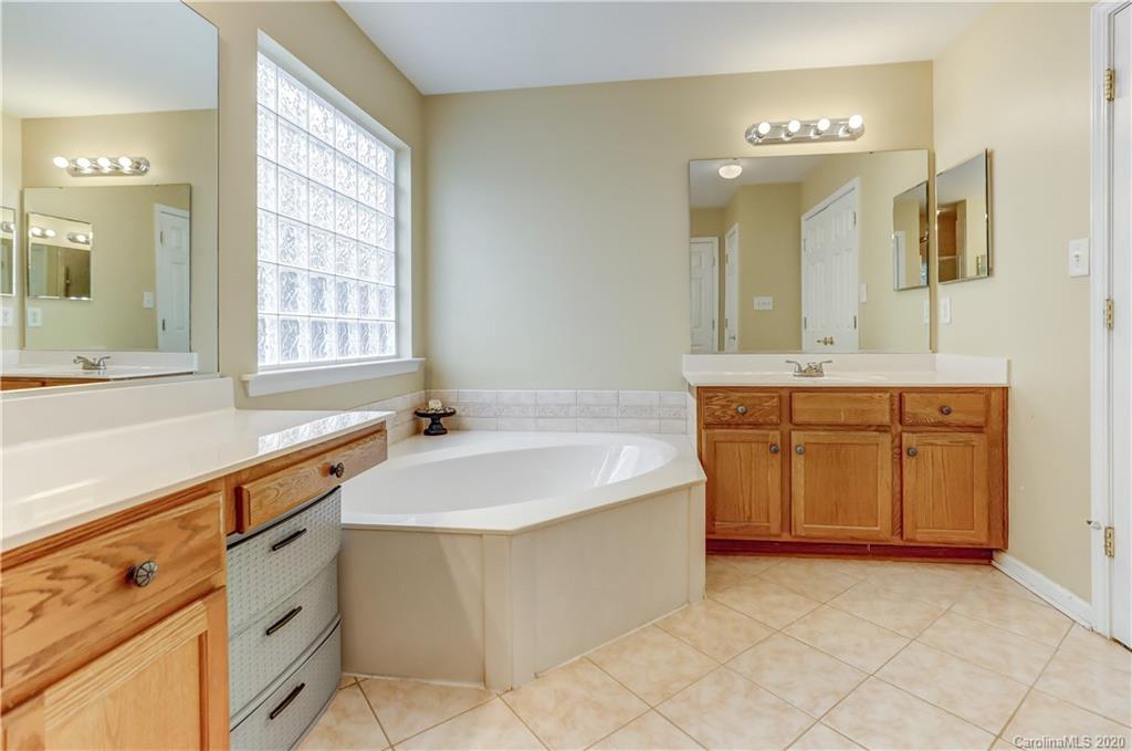 10310 Montrose Drive NW Charlotte NC 28269