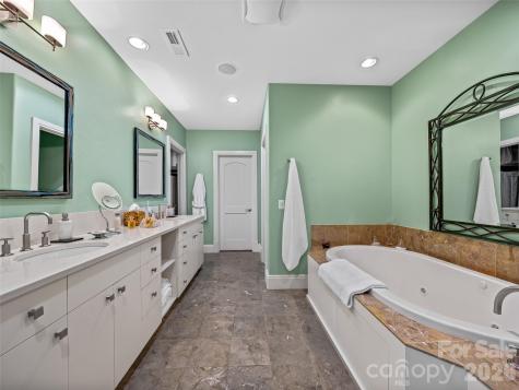 22 Foxbridge Way Arden NC 28704