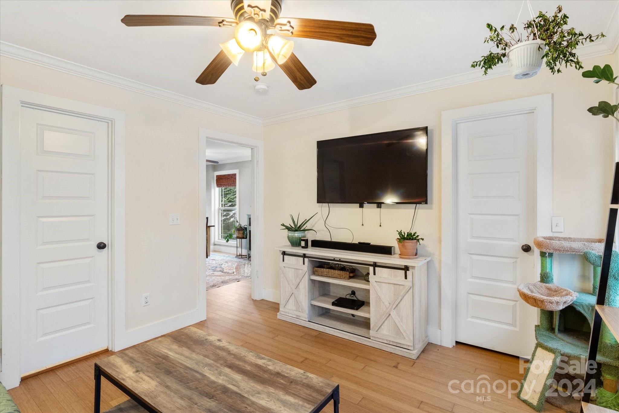 9 Annie Street Asheville NC 28806