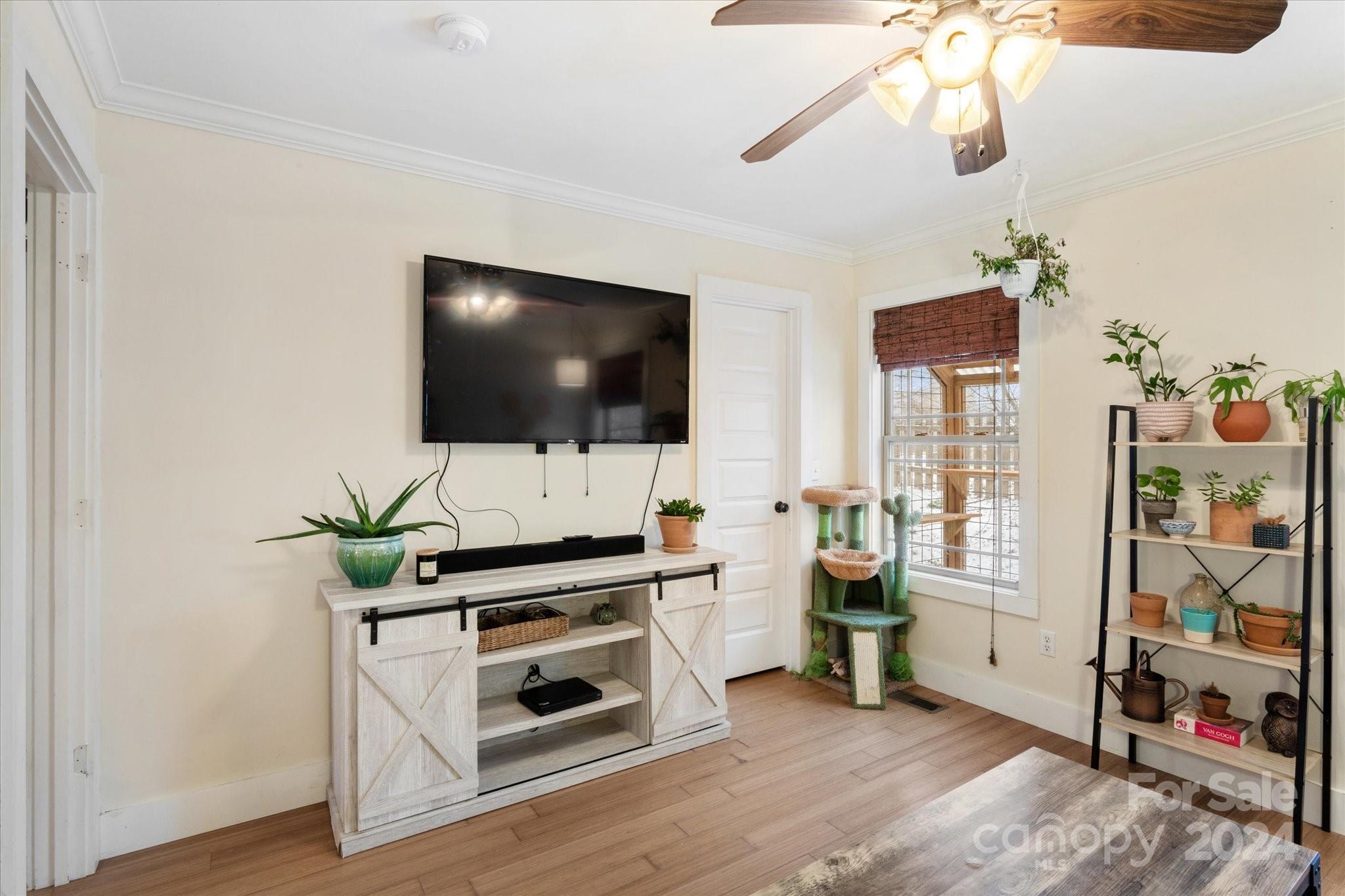 9 Annie Street Asheville NC 28806