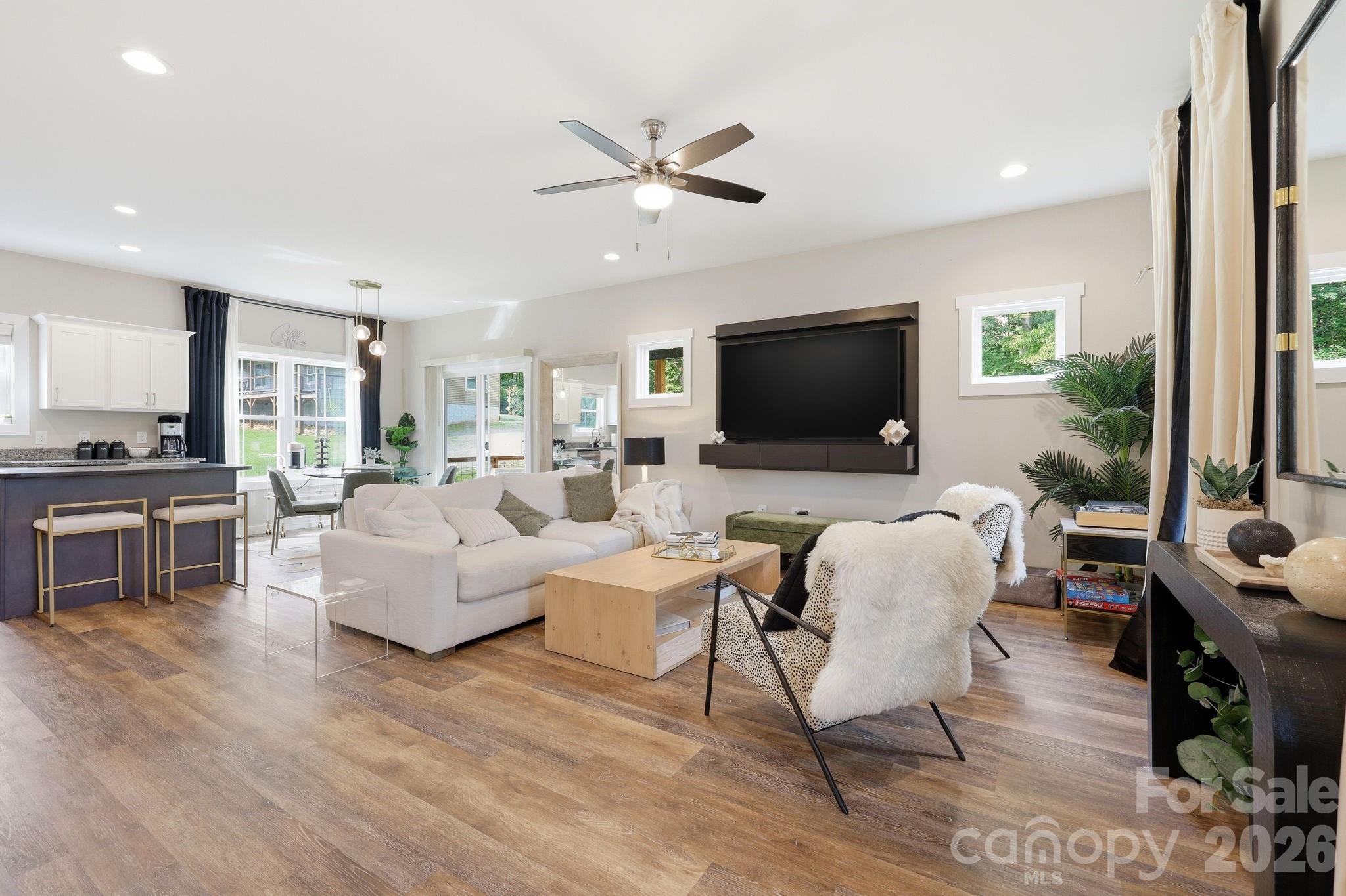 27 Ben Lippen Road Asheville NC 28806