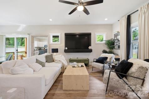 27 Ben Lippen Road Asheville NC 28806