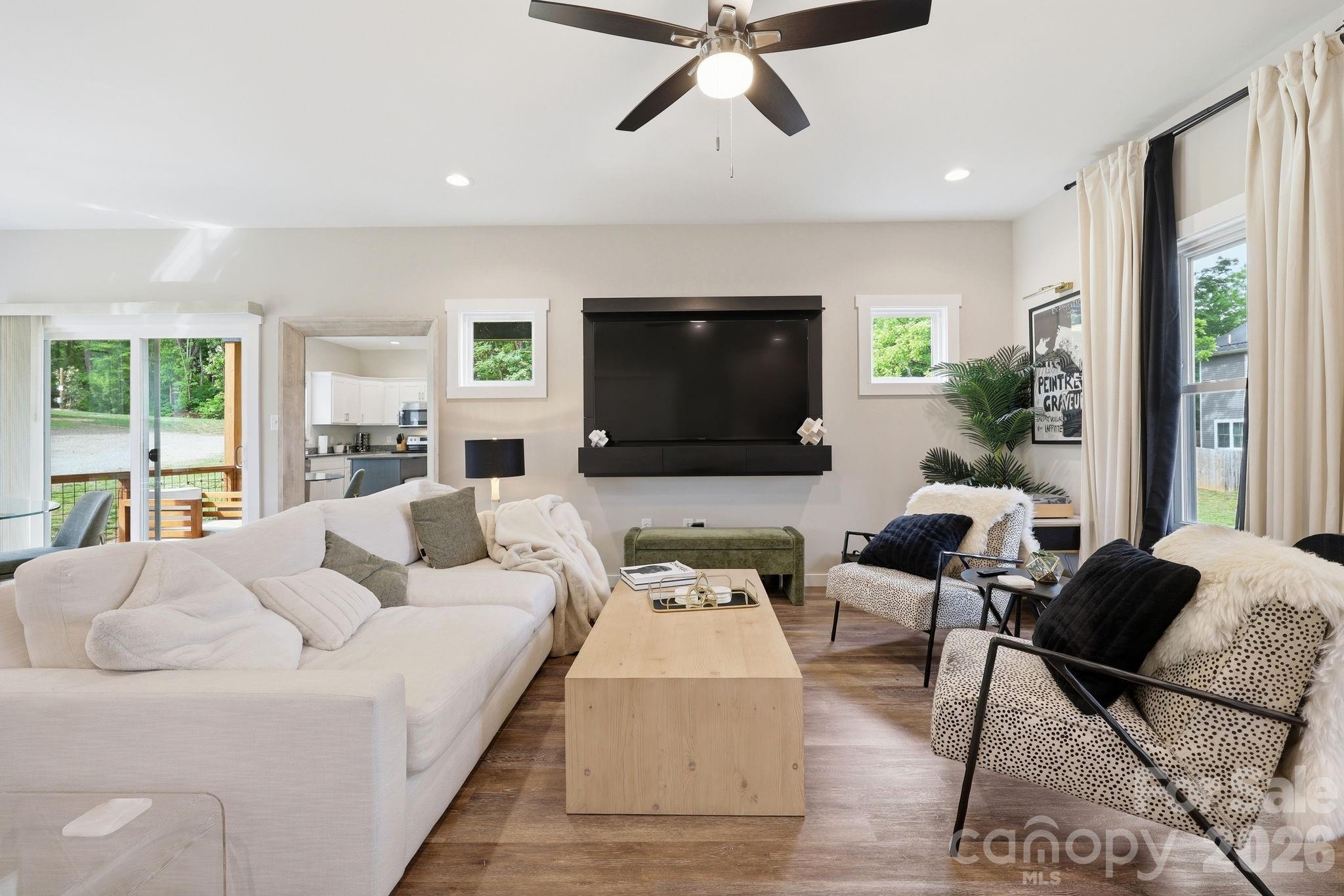 27 Ben Lippen Road Asheville NC 28806