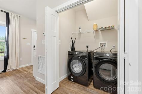 27 Ben Lippen Road Asheville NC 28806