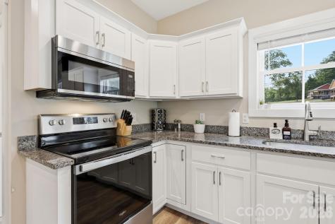 27 Ben Lippen Road Asheville NC 28806