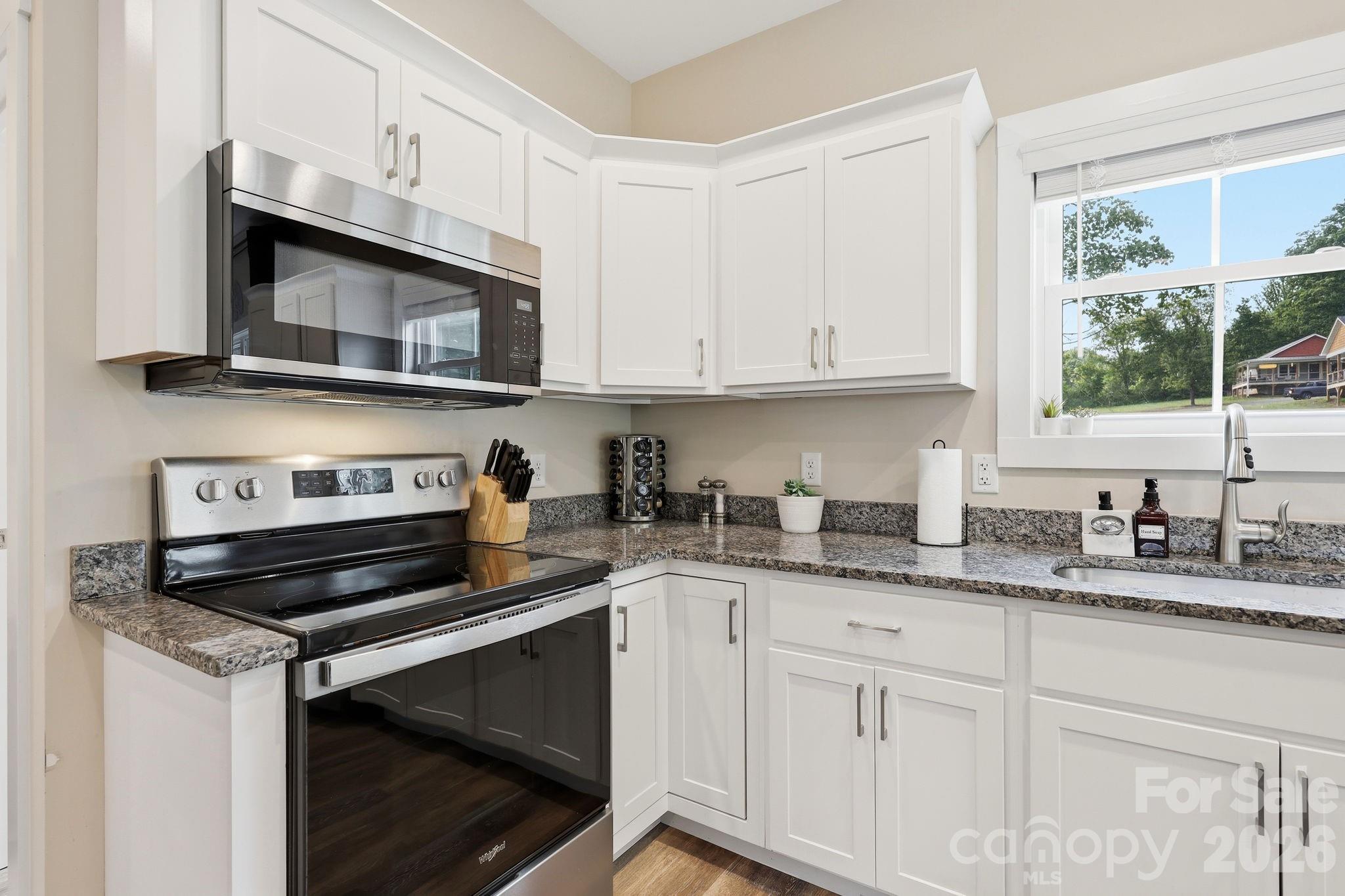27 Ben Lippen Road Asheville NC 28806