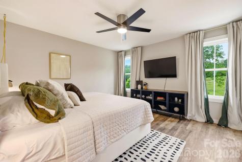 27 Ben Lippen Road Asheville NC 28806