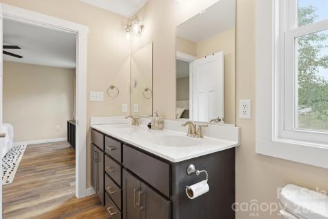 27 Ben Lippen Road Asheville NC 28806