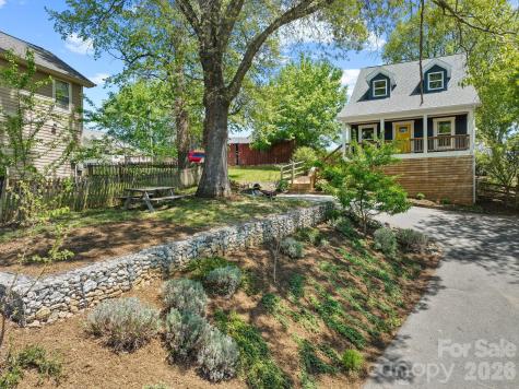 13 Annie Street Asheville NC 28806