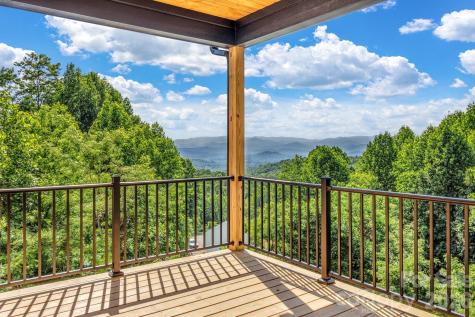 221 Coopers Drive Hendersonville NC 28739