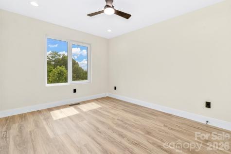 221 Coopers Drive Hendersonville NC 28739