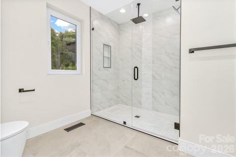 221 Coopers Drive Hendersonville NC 28739