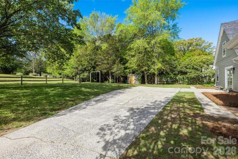 7456 Crowflock Court Charlotte NC 28226