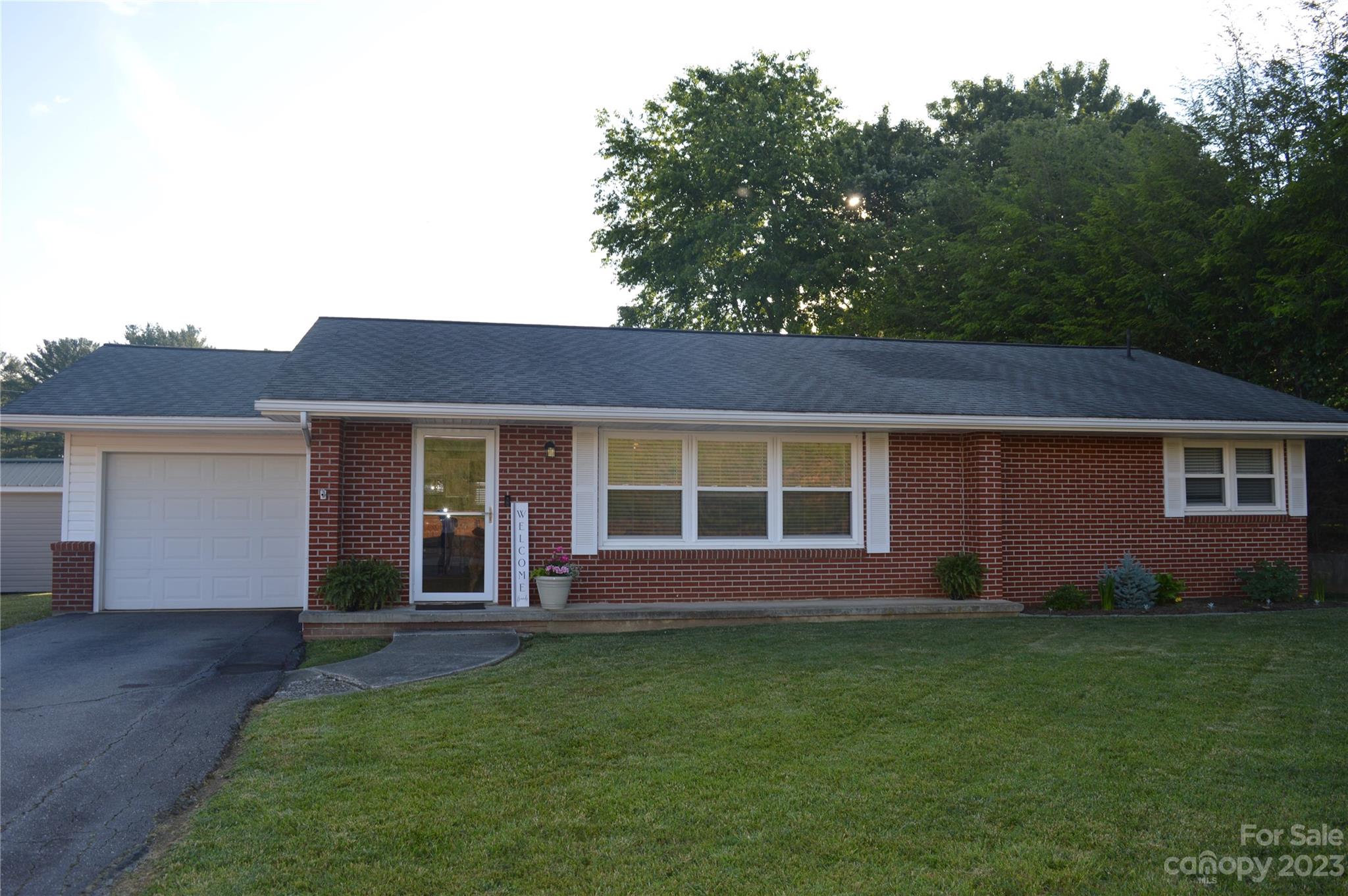 9 Swiss Avenue Burnsville NC 28714