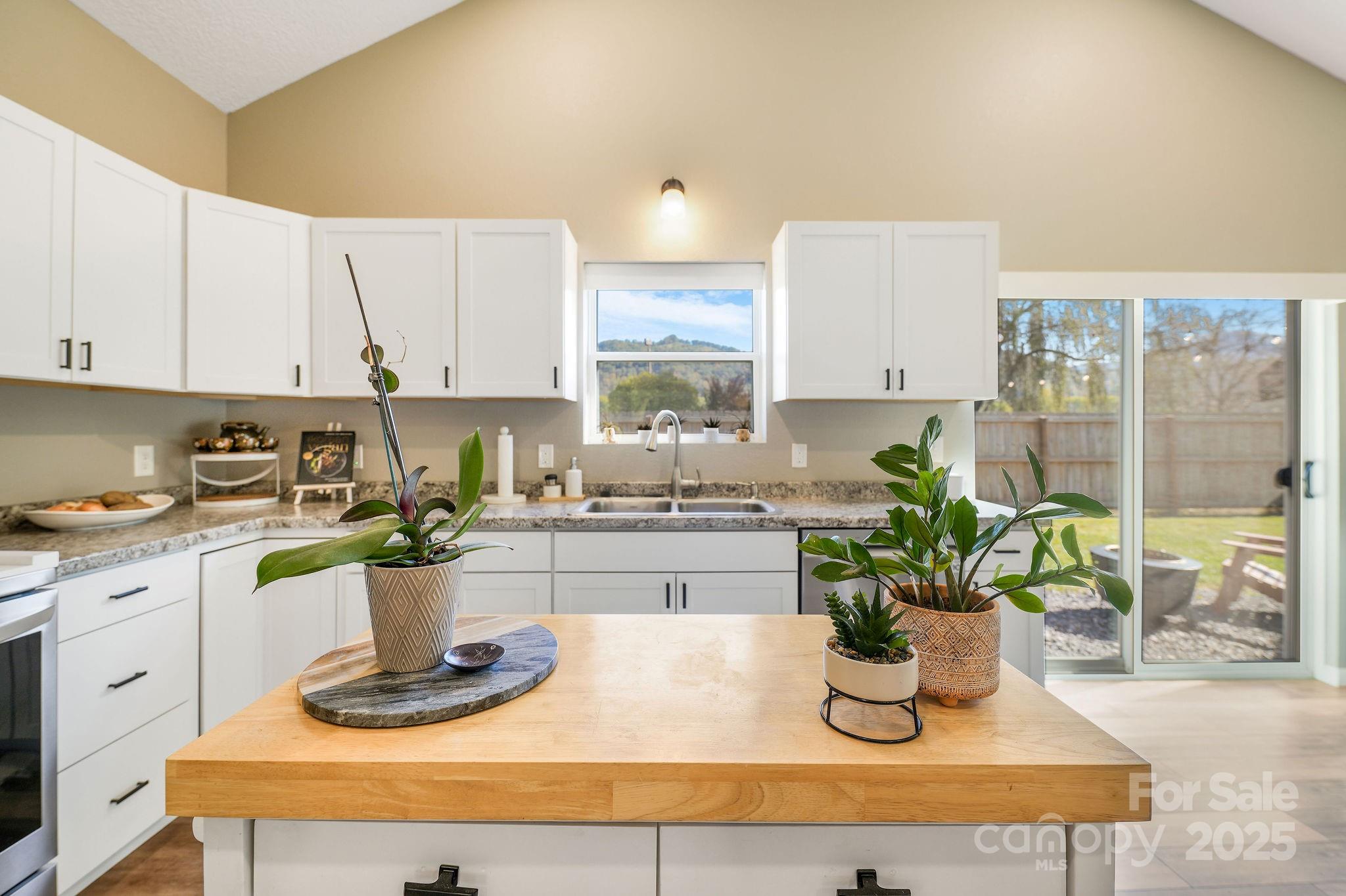 41 Utah Mountain Road Waynesville NC 28785
