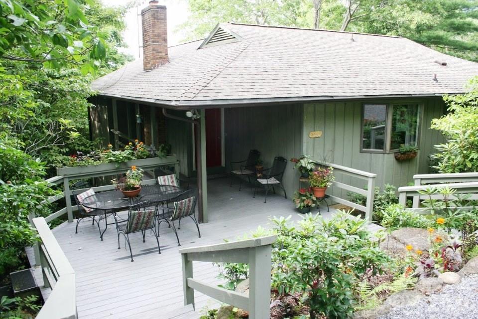 Black Mountain NC, 31 Rhododendron Road