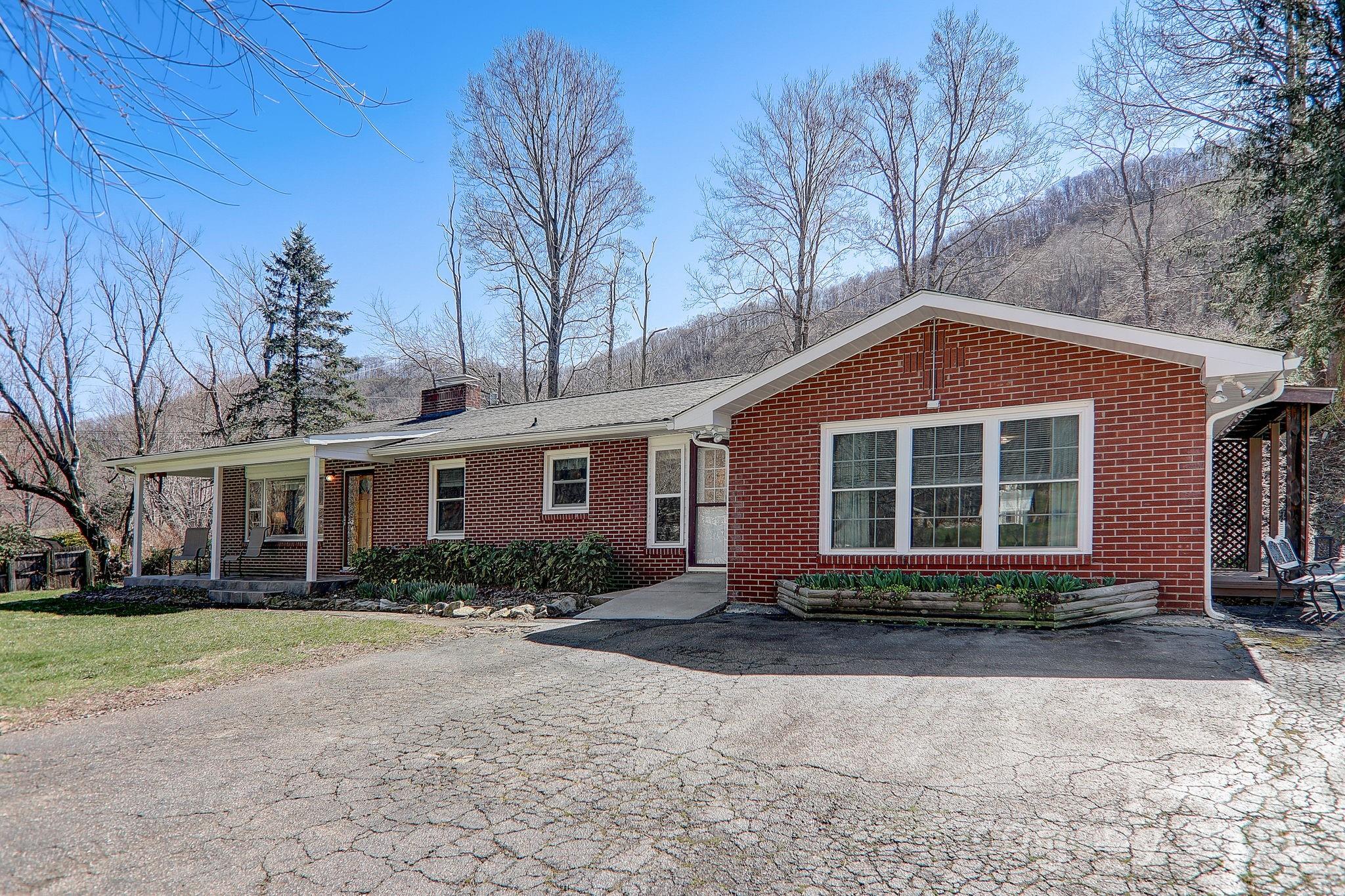 2541 Dellwood Road Waynesville NC 28786
