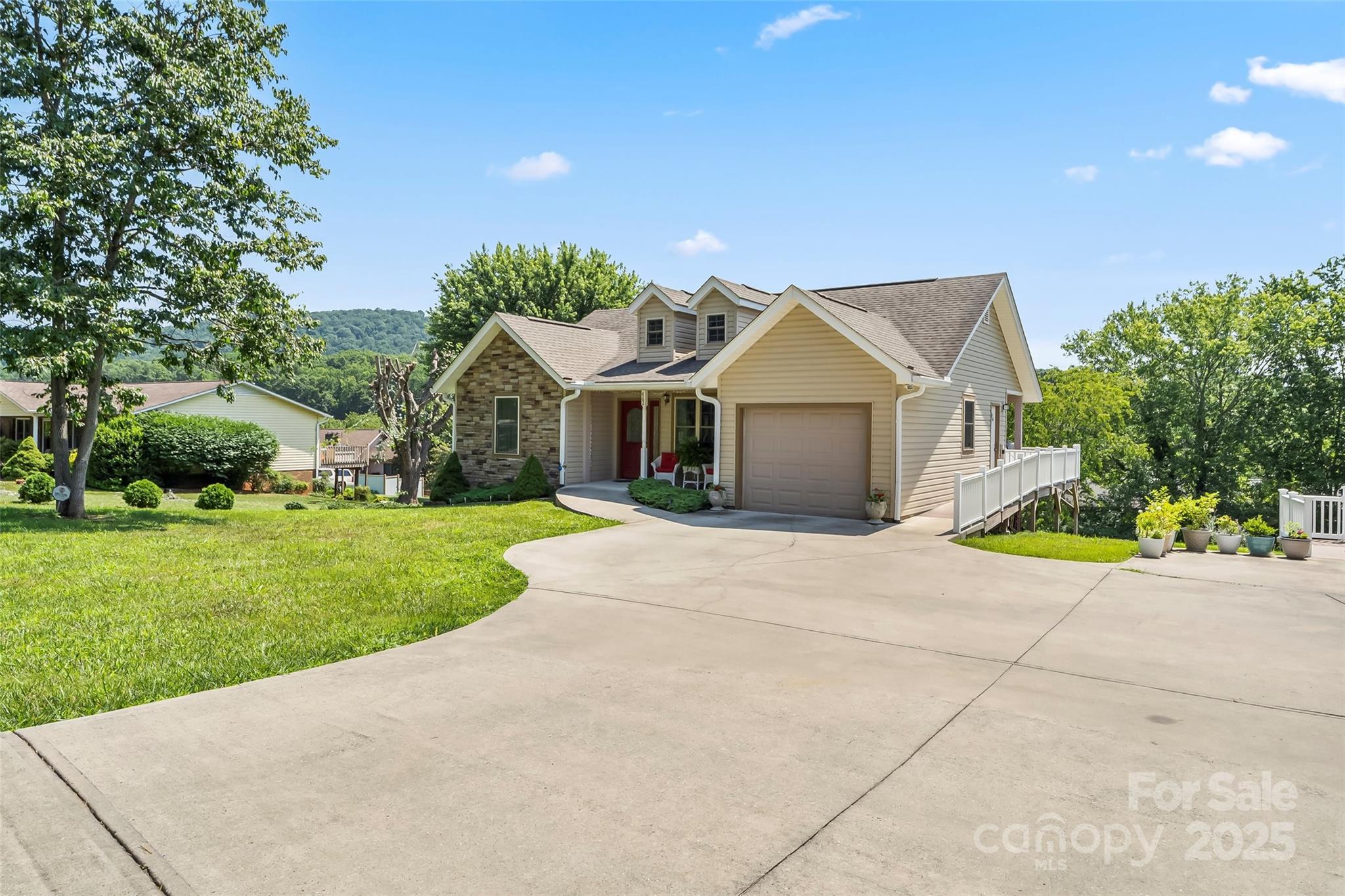 862 Asbury Road Candler NC 28715