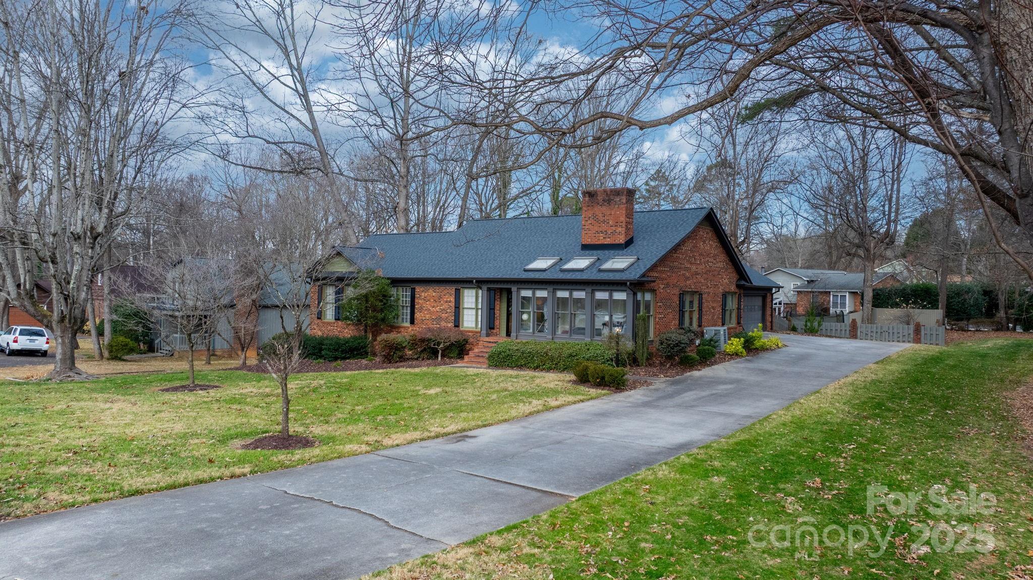 489 17th Avenue NE Hickory NC 28601