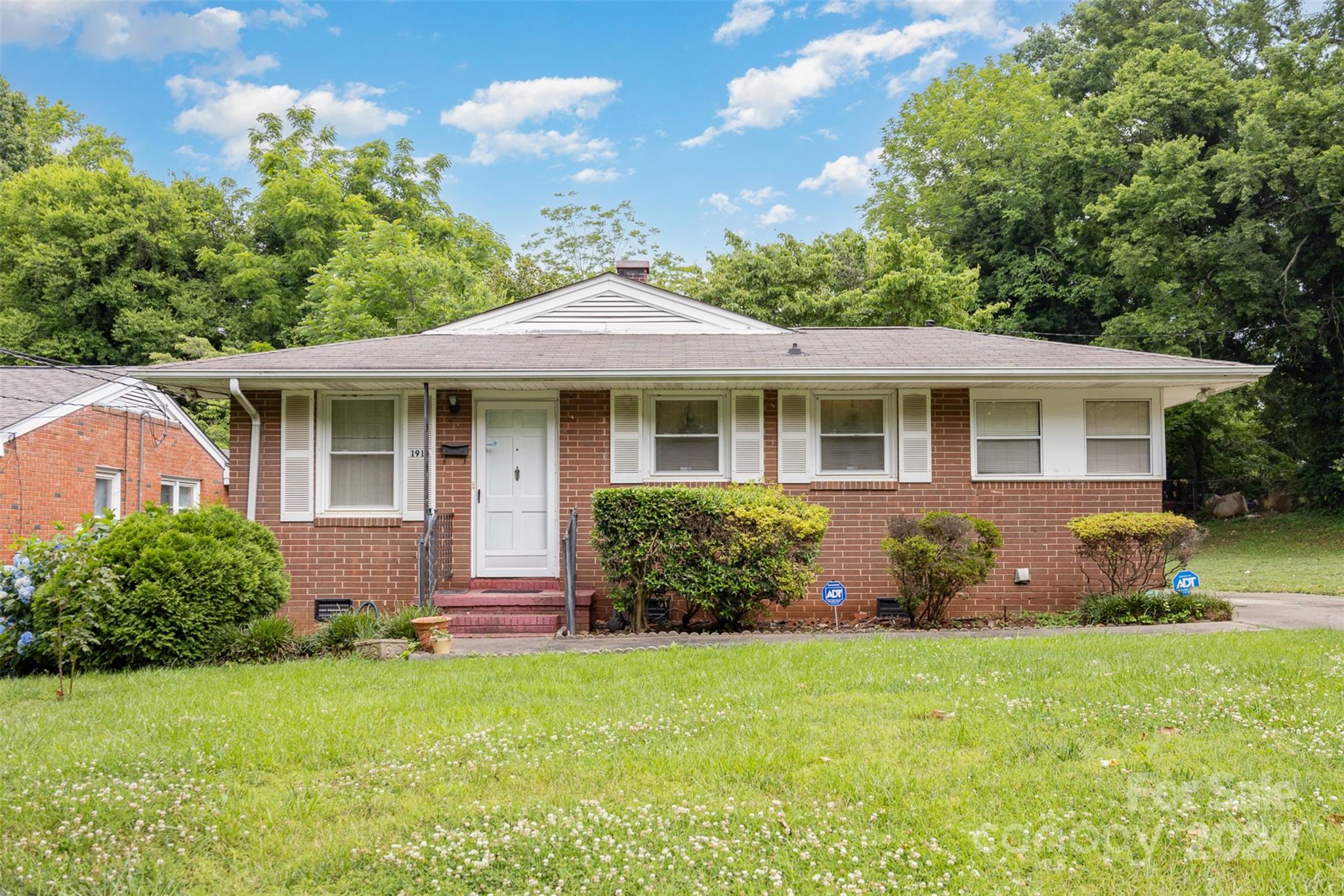 1916 Kennesaw Drive Charlotte NC 28216