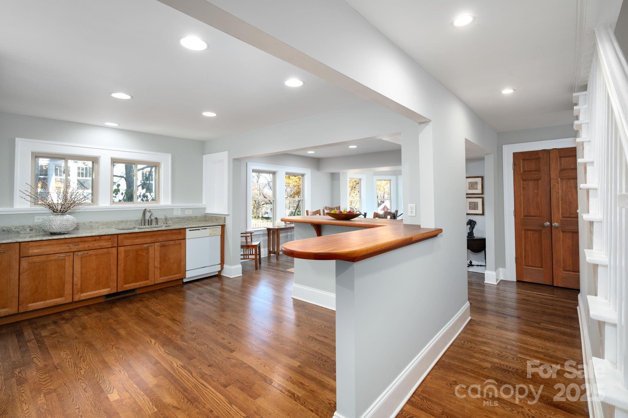 135 Westwood Place Asheville NC 28806