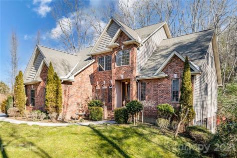 3495 Turnpike Road Horse Shoe NC 28742
