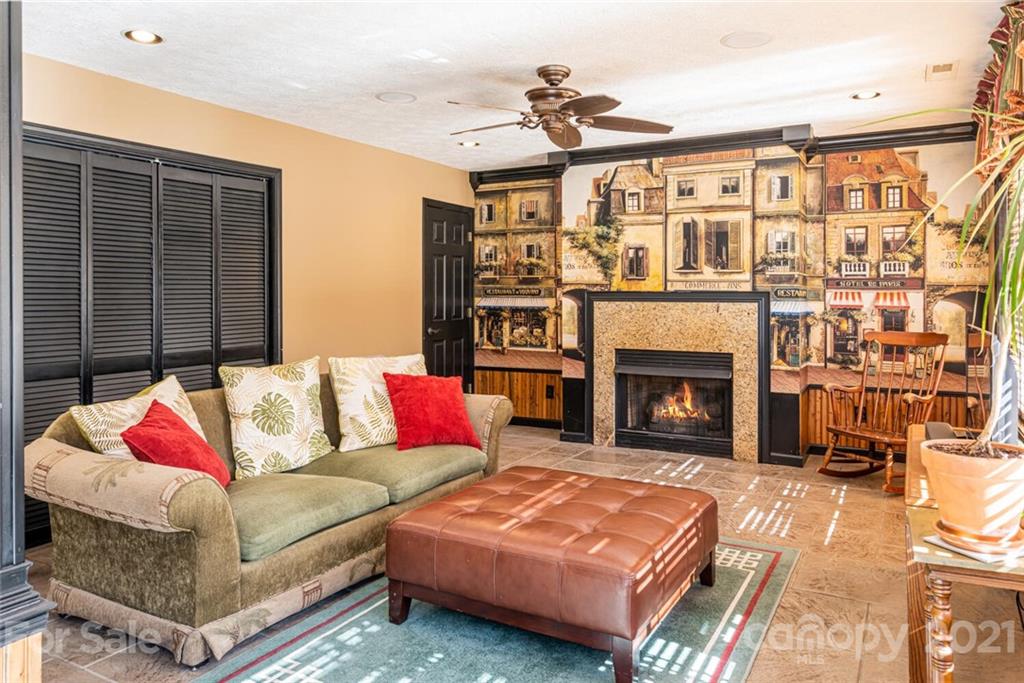 3495 Turnpike Road Horse Shoe NC 28742