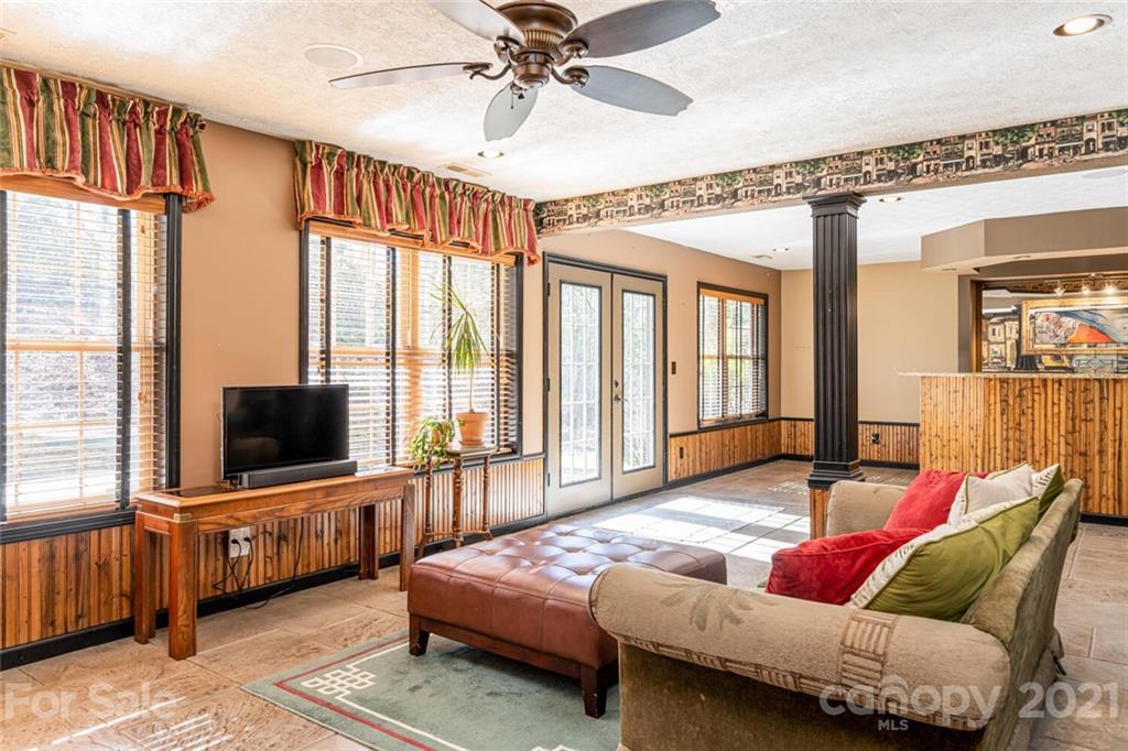 3495 Turnpike Road Horse Shoe NC 28742
