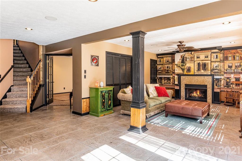3495 Turnpike Road Horse Shoe NC 28742