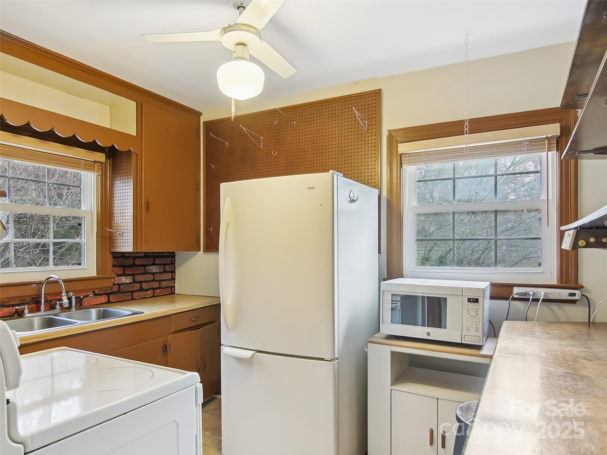 28 Kensington Drive Asheville NC 28805