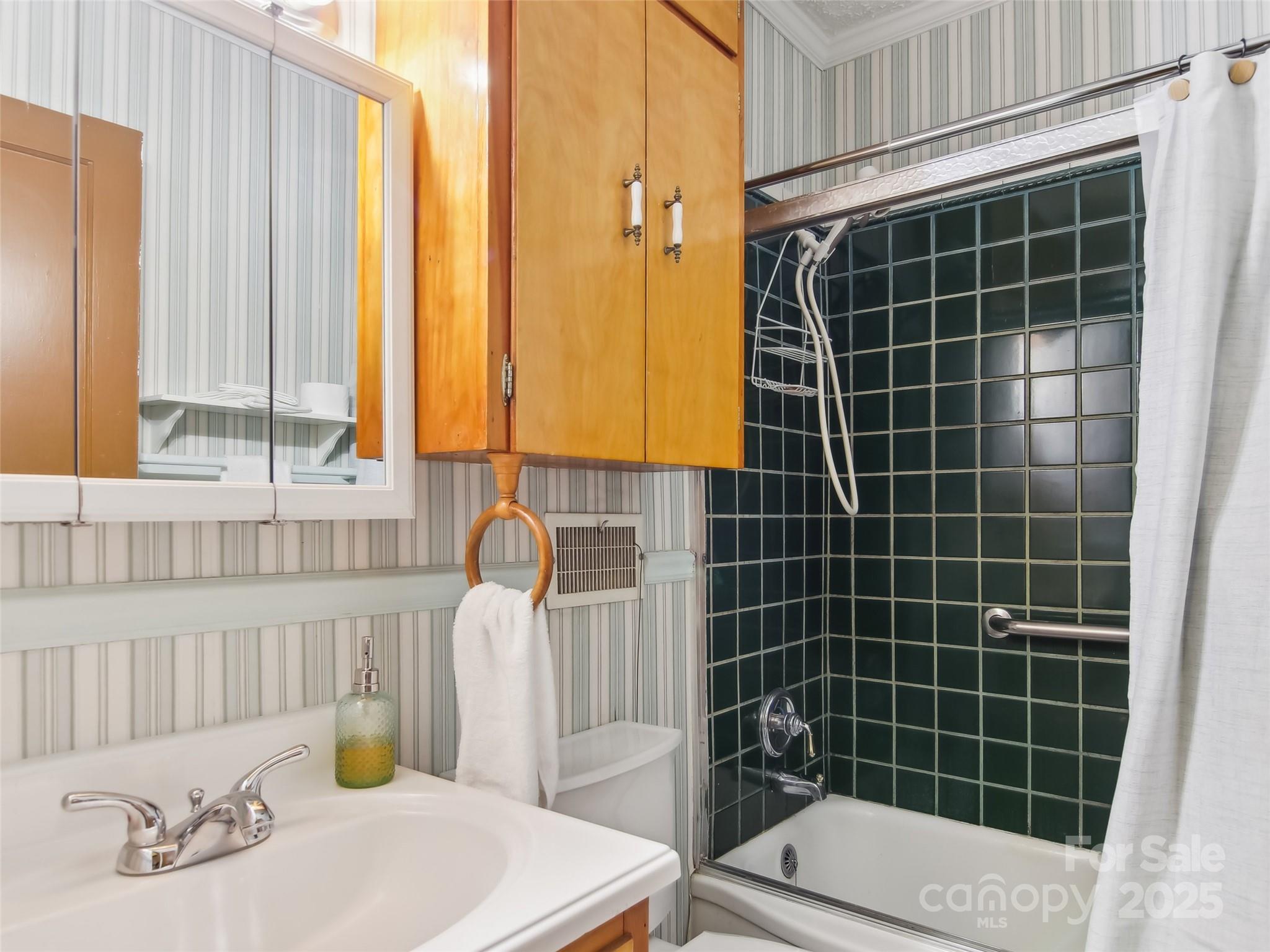 28 Kensington Drive Asheville NC 28805