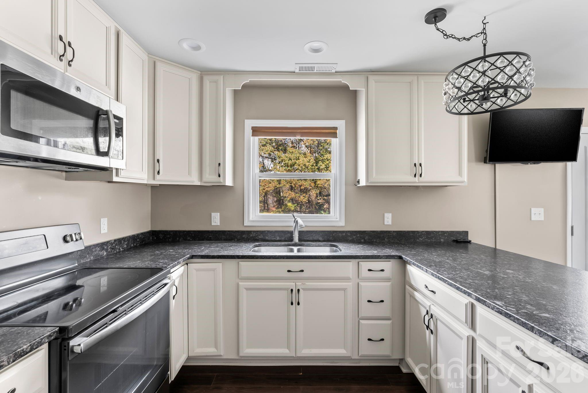 24 Ian River Drive Asheville NC 28806