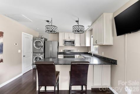 24 Ian River Drive Asheville NC 28806