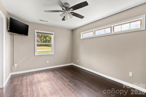 24 Ian River Drive Asheville NC 28806