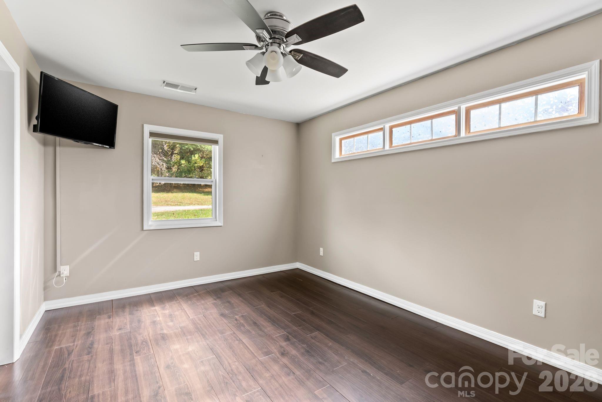 24 Ian River Drive Asheville NC 28806