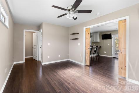 24 Ian River Drive Asheville NC 28806