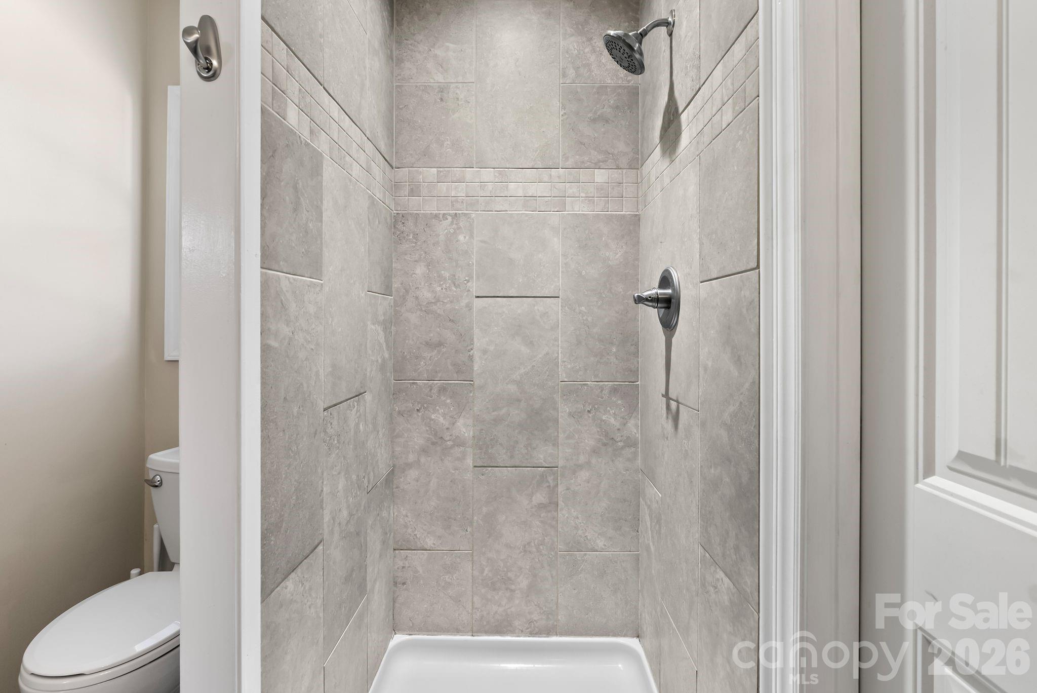 24 Ian River Drive Asheville NC 28806