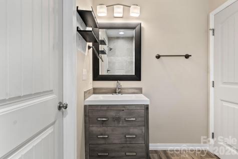 24 Ian River Drive Asheville NC 28806