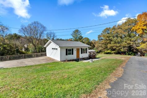 24 Ian River Drive Asheville NC 28806