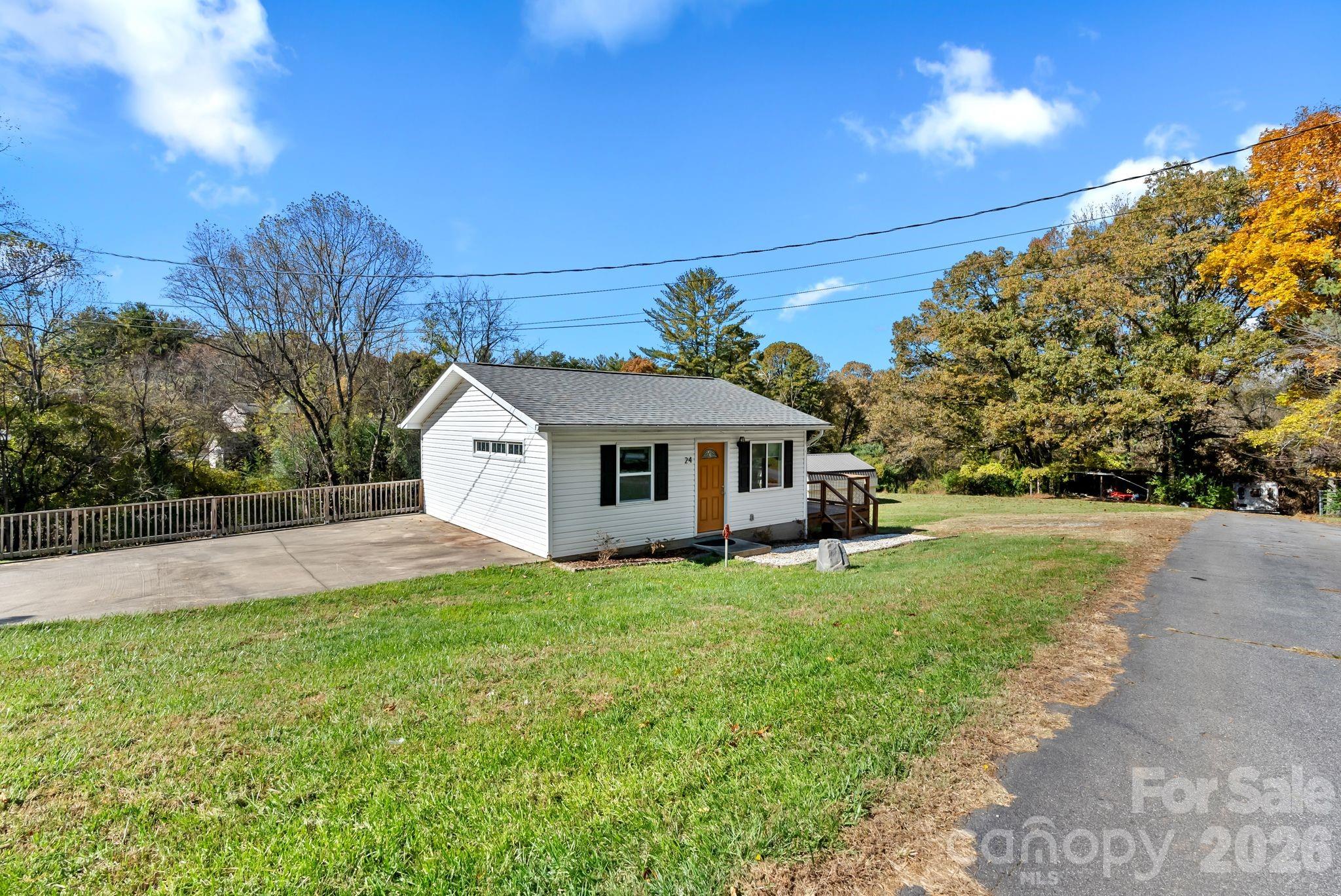 24 Ian River Drive Asheville NC 28806