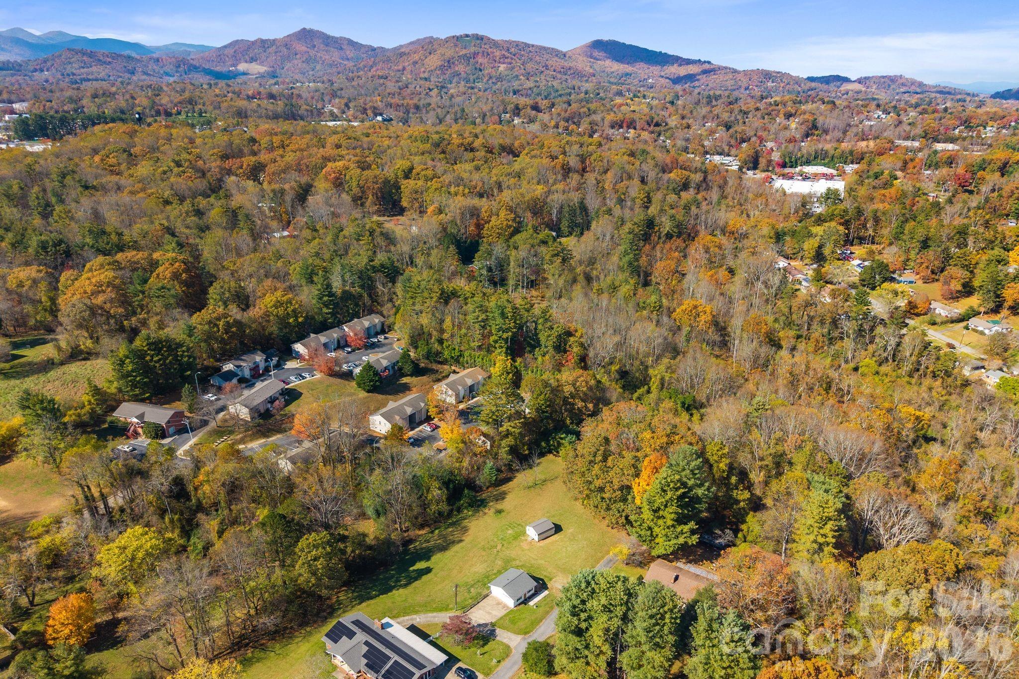 24 Ian River Drive Asheville NC 28806