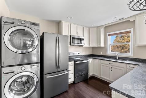 24 Ian River Drive Asheville NC 28806