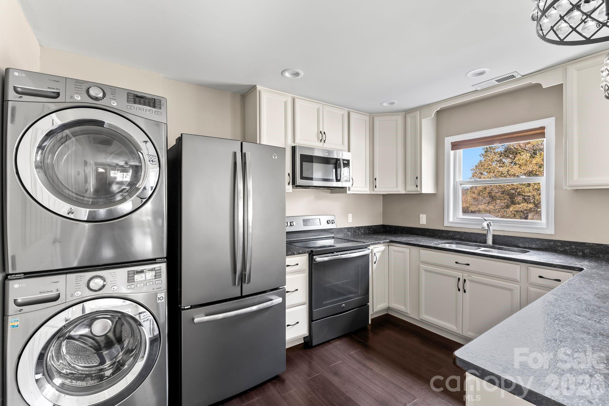 24 Ian River Drive Asheville NC 28806