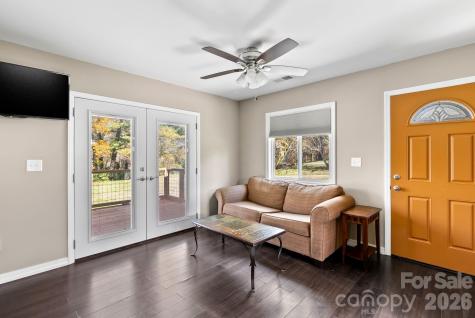 24 Ian River Drive Asheville NC 28806