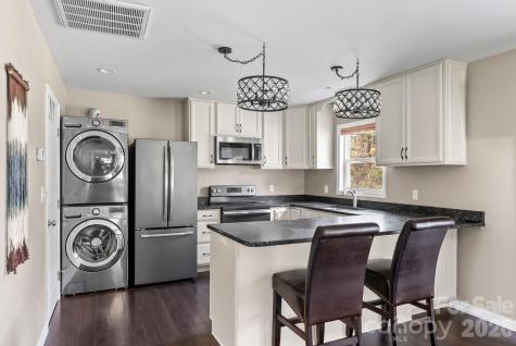 24 Ian River Drive Asheville NC 28806