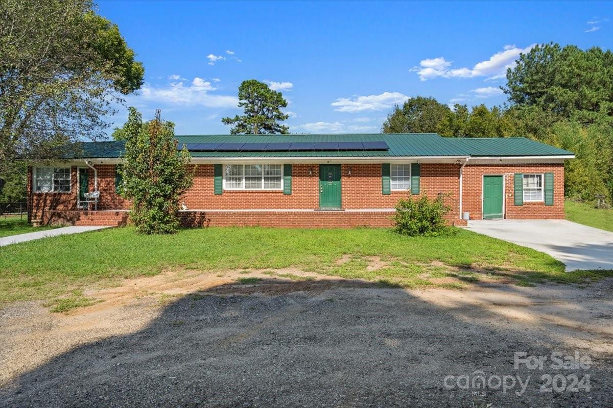 2110 E Greenbriar Road Statesville NC 28625