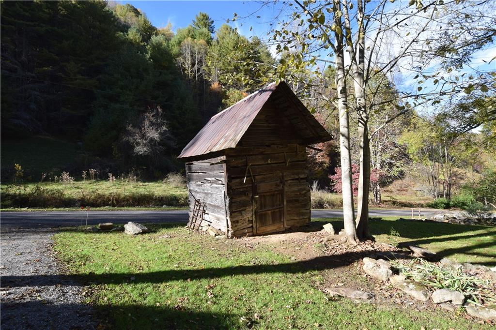 1041 Bee Log Road Burnsville NC 28714